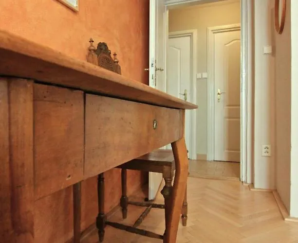 1 Bed Flat - Sleeps 2 - Wifi Praha