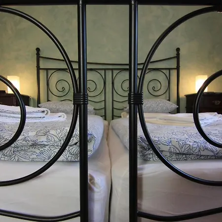 1 Bed Flat - Sleeps 2 - Wifi * Praag