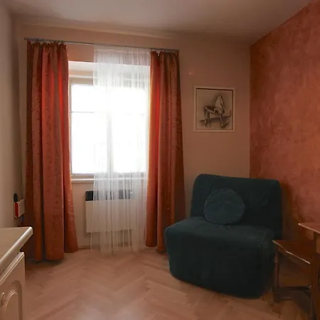 Apartment Cosy Rustic 1 Bedroom In Mala Strana
