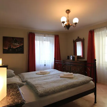 Apartment Cosy Rustic 1 Bedroom In Mala Strana Prague